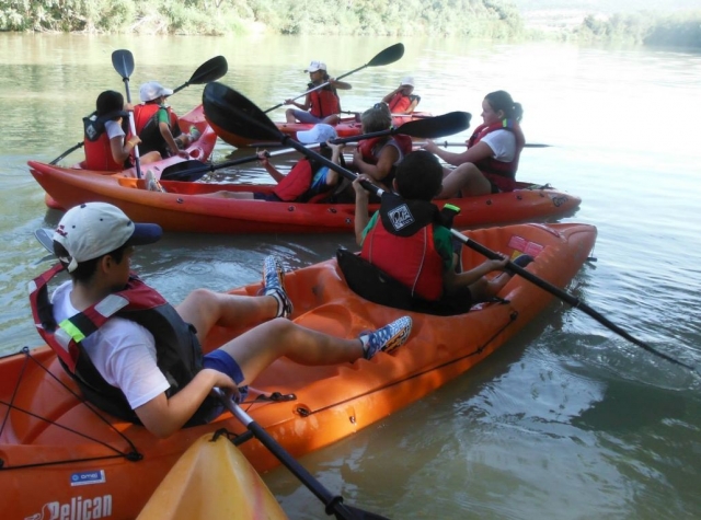 Canoe traffic jam 
